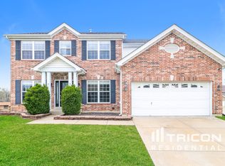 218 Roxbury Dr, O'Fallon, MO 63366