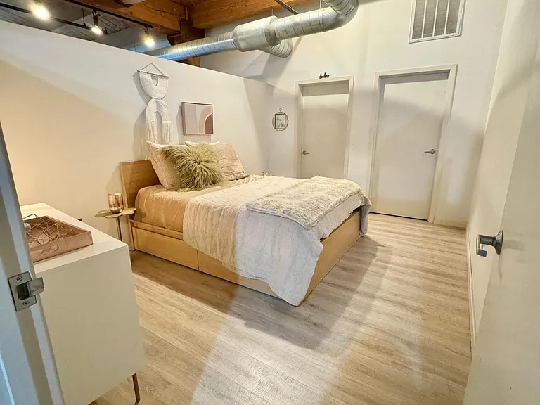 234 E Reservoir Ave #303 — Photo 23