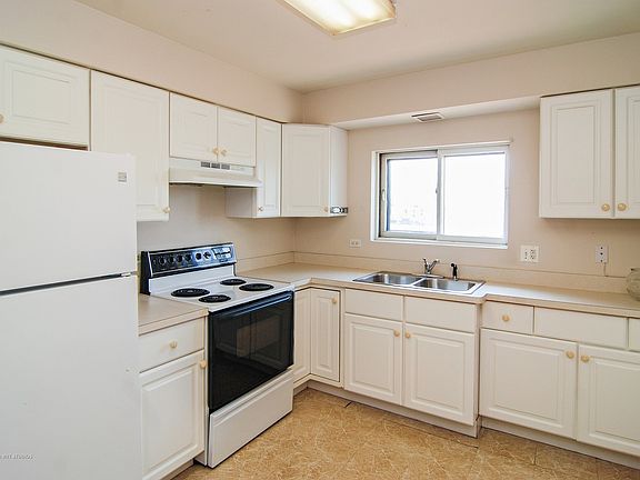 5th image of 36 S 19th Ave APT 3E