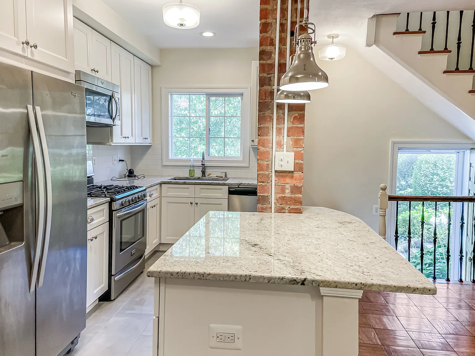 2 bed, 930 sqft, $2,590 — Photo 3