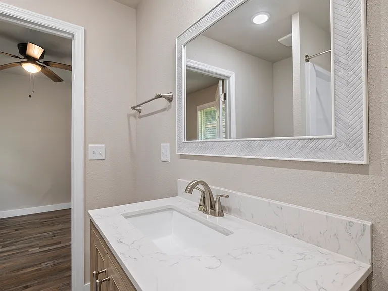 1824 N Hillcrest Ave — Photo 15