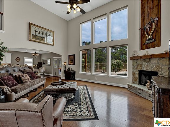 3rd image of 835 Lodge Creek Dr