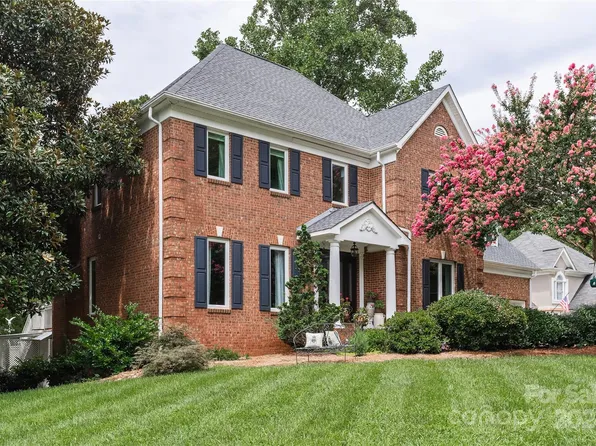 8705 Piccone Brook Ln, Charlotte, NC 28216