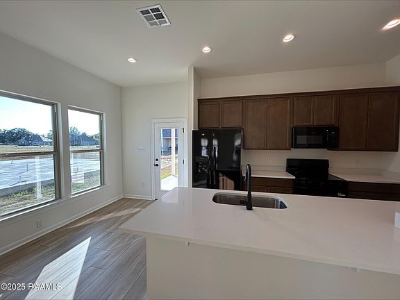 4th image of 215 Cainwood Ct