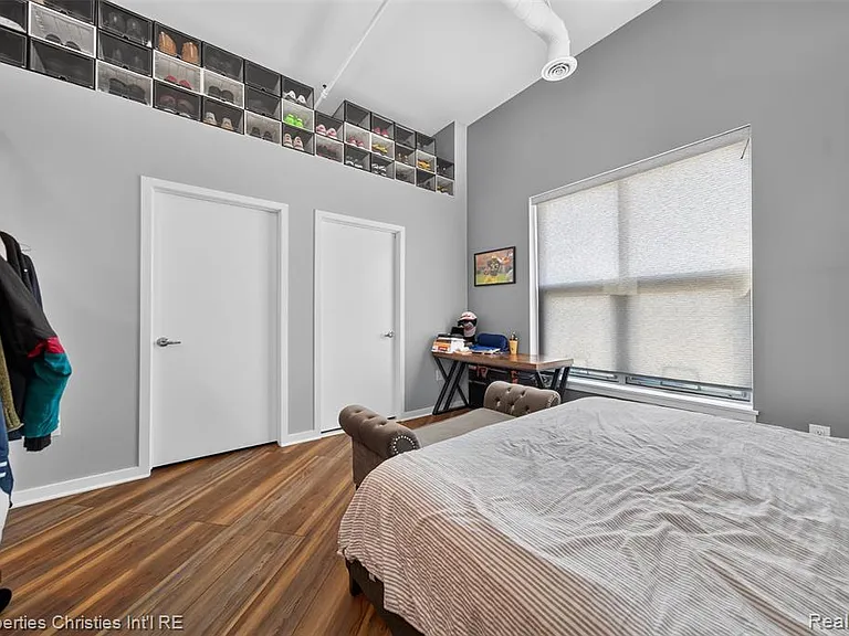 614 Troy St #105 — Photo 15