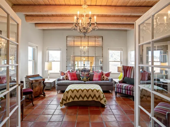 8 Faubion Ln, Santa Fe, NM 87508