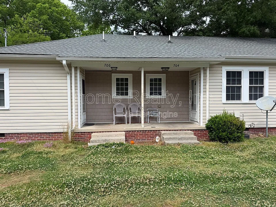 704 Pinehaven Dr