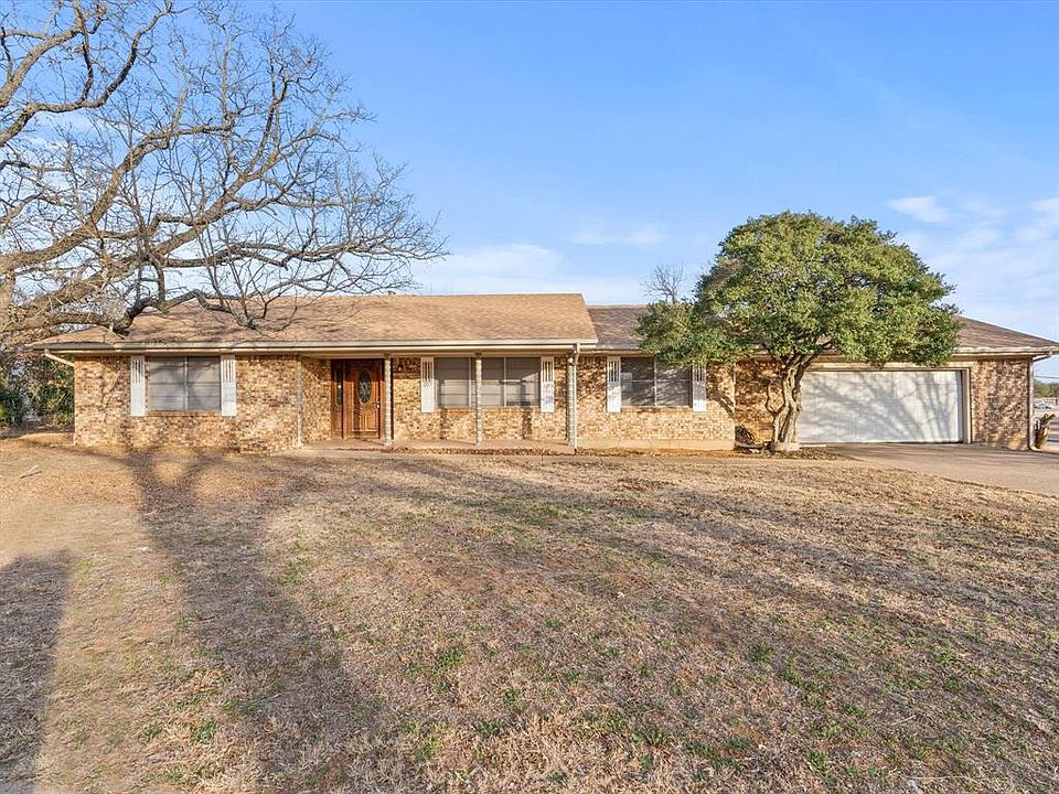 1st image of 203 Oakwood Dr