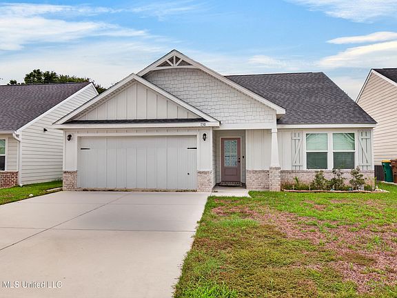 2nd image of 130 Pointe Breeze Way