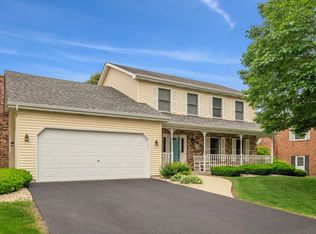 10 Canterbury Rd, Aurora, IL 60506