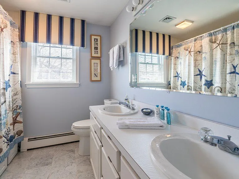 Two sinks in master bathroom
