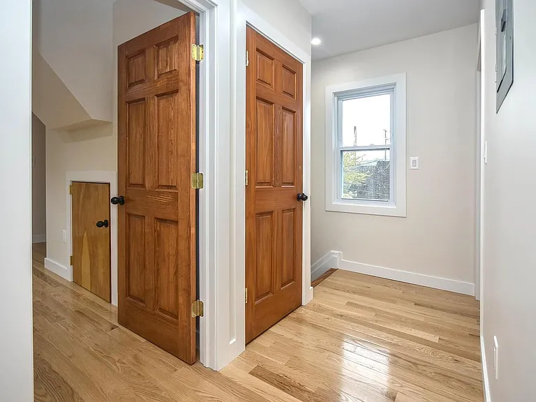 3 Bedrooms Upstairs