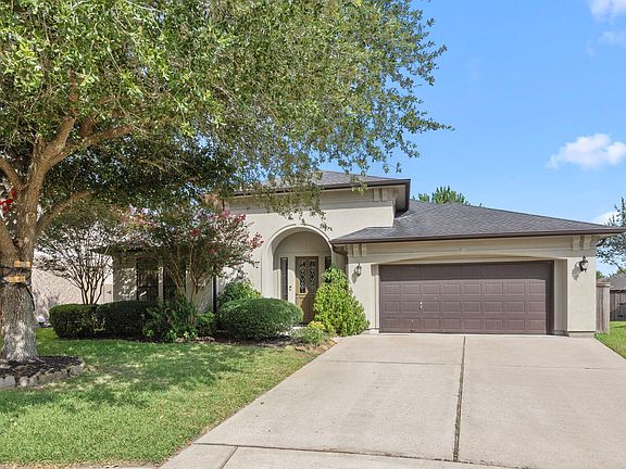 3rd image of 1474 Garden Lakes Dr