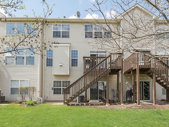 Kitchen & dining face east for great morning daylight!