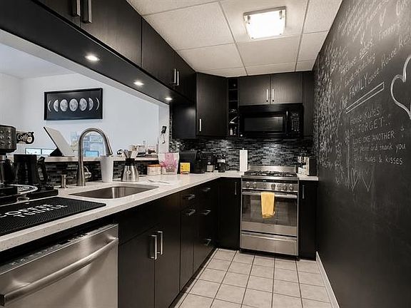 4th image of 227 Christopher Columbus Dr APT 113B