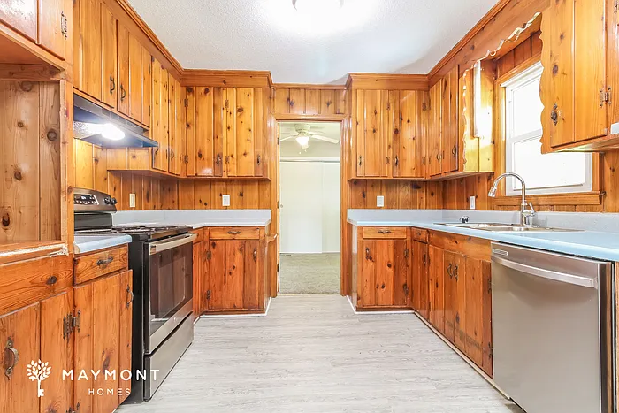 21 Newport Dr — Photo 7