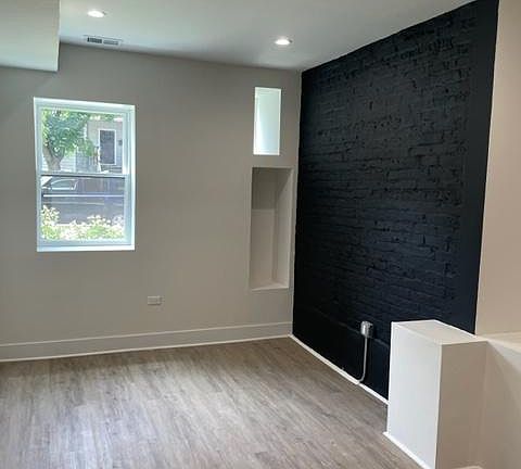 3rd image of 4129 N Saint Louis Ave #G
