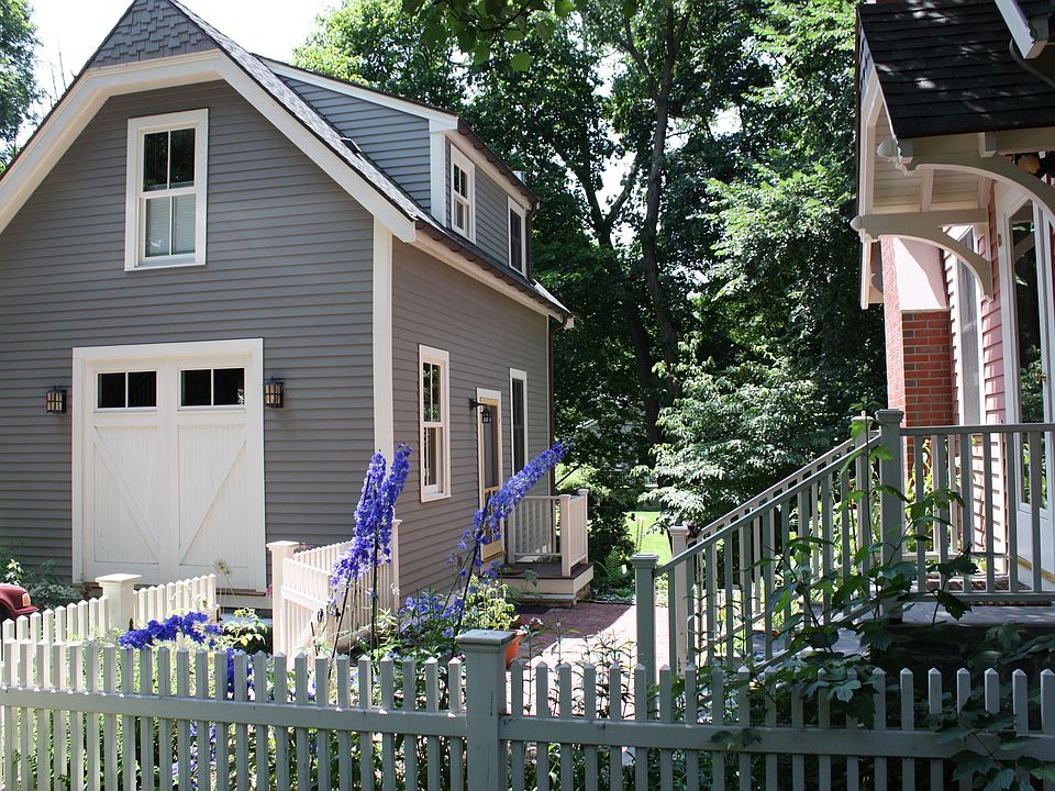 2nd image of 154 Cambridge St