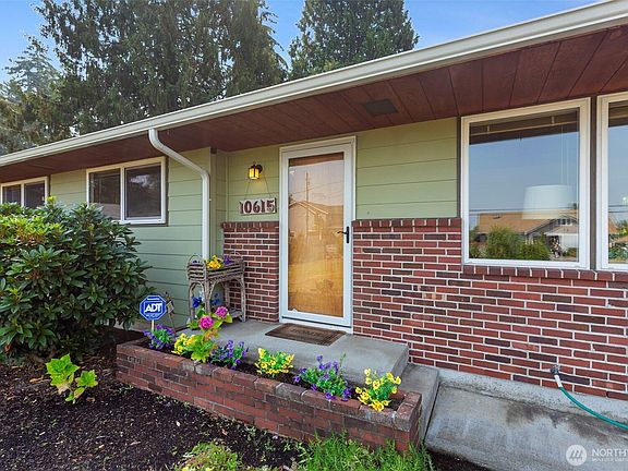 3rd image of 10615 SE 244th Street