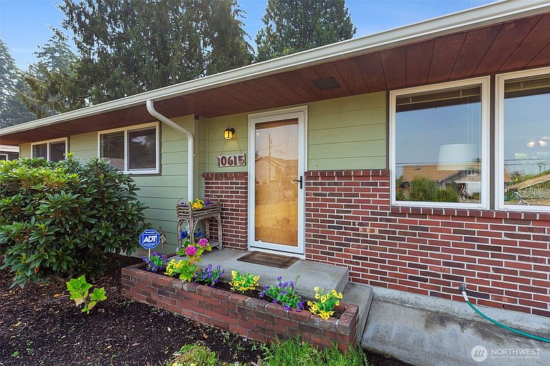 3rd image of 10615 SE 244th Street