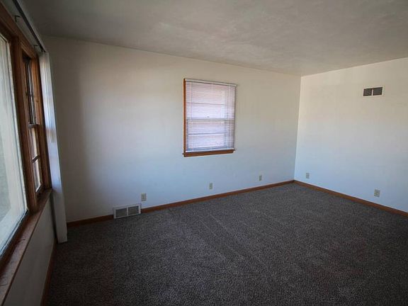 2nd image of 1415 B St APT 2