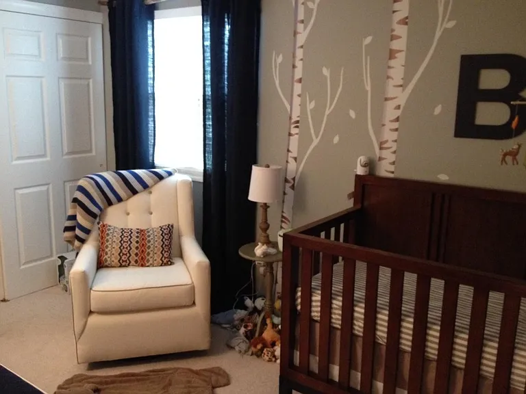Guest BR upstairs (with crib)