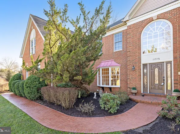 11713 Crippen Ct, Great Falls, VA 22066