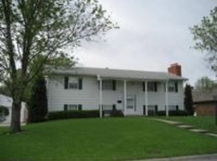 819 Bannock Burn Rd, Hutchinson, KS 67502