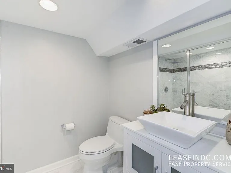 2129 4th St NE — Photo 24