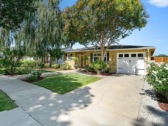 3rd image of 1479 Maxine Ave
