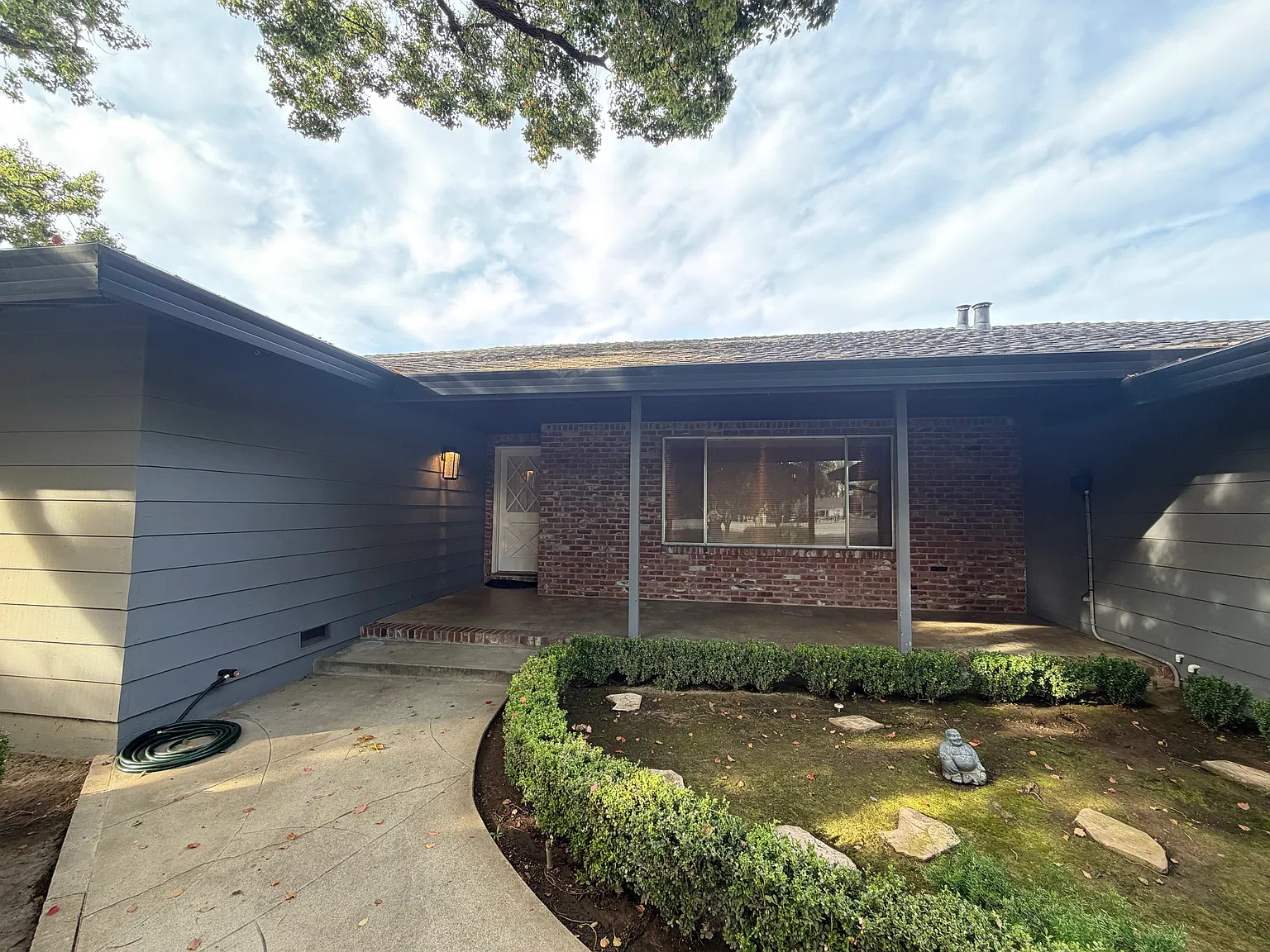 3 bed, 2318 sqft, $2,700 — Photo 1