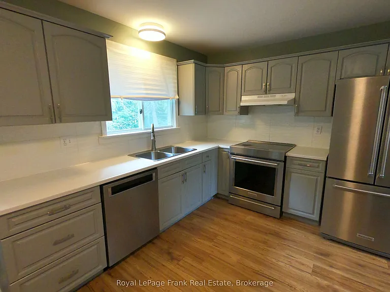 1167 Weller St #MAIN FLOOR — Photo 8