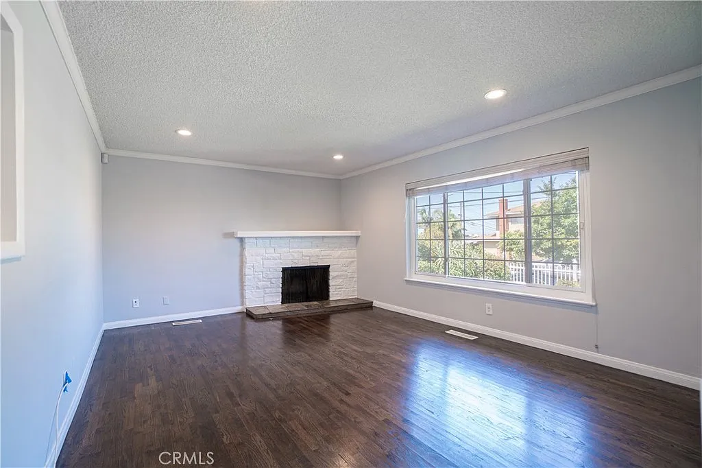 3 bed, 1597 sqft, $4,900 — Photo 4