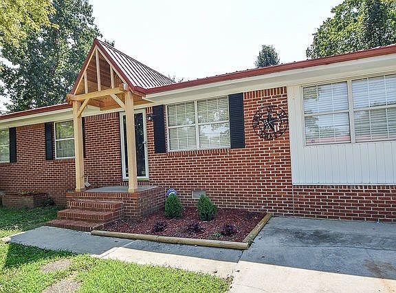 4th image of 2745 Vance Dr NW