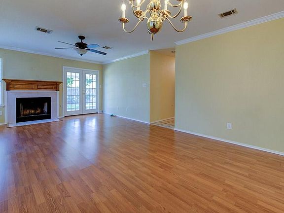 4th image of 1006 Hughmont Dr