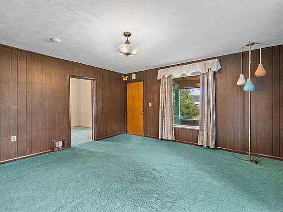 5th image of 1531 5th Ave E