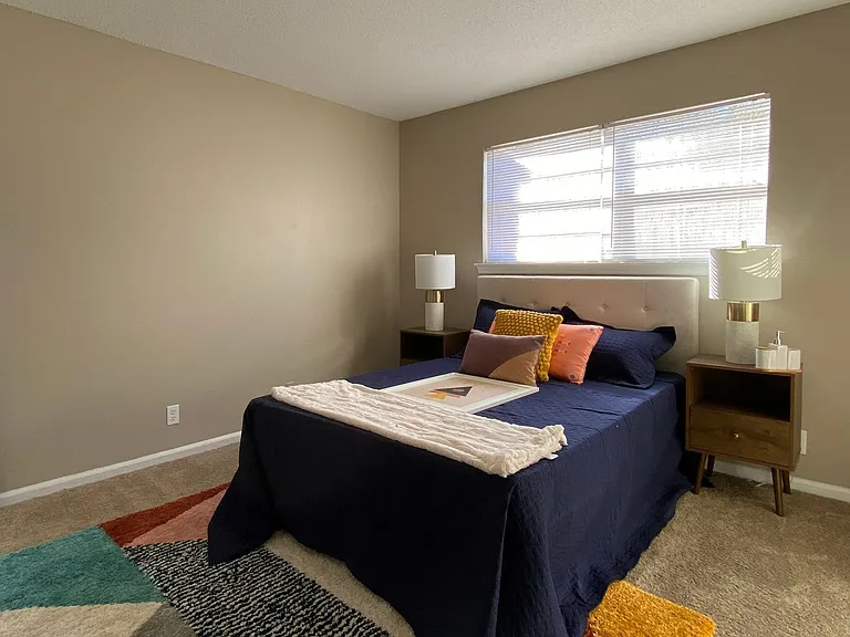 Hillcrest Apartments — Photo 8