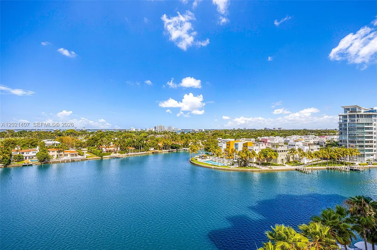 Building Photo - 5880 Collins Ave #1007