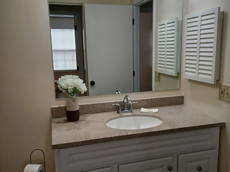 582 Moull St — Photo 30