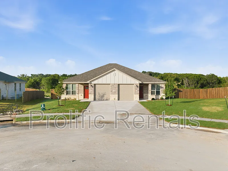 3 bed, 2.0 bath, 1220 sqft, $1,500 — Photo 2