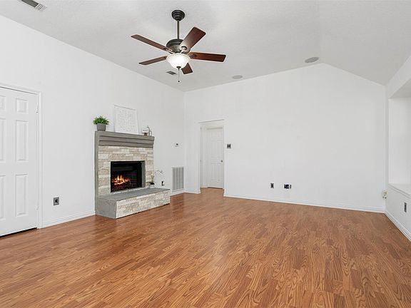 3rd image of 22835 Sherioaks Ln