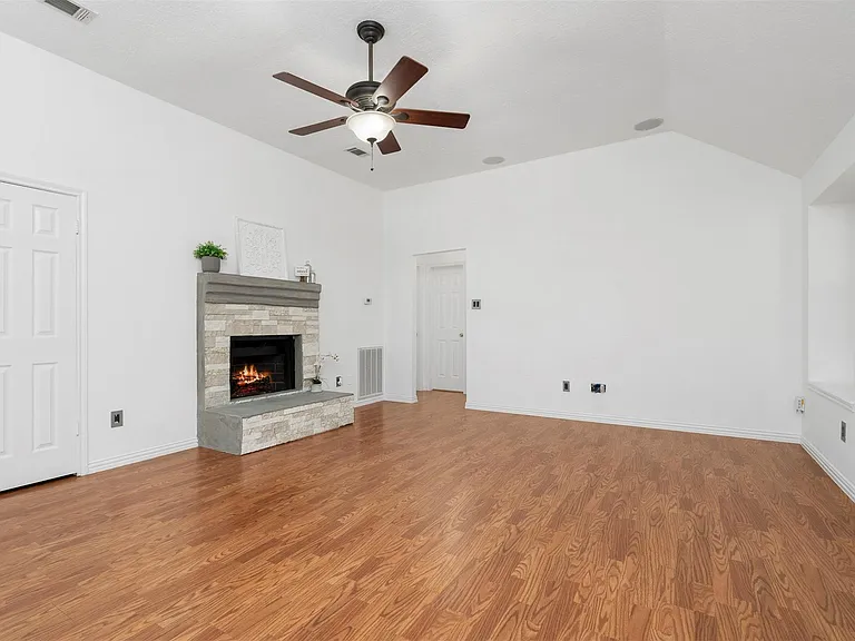 22835 Sherioaks Ln — Photo 3