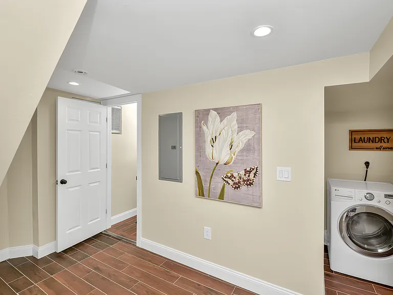 10 Pierce Ave #1 — Photo 34