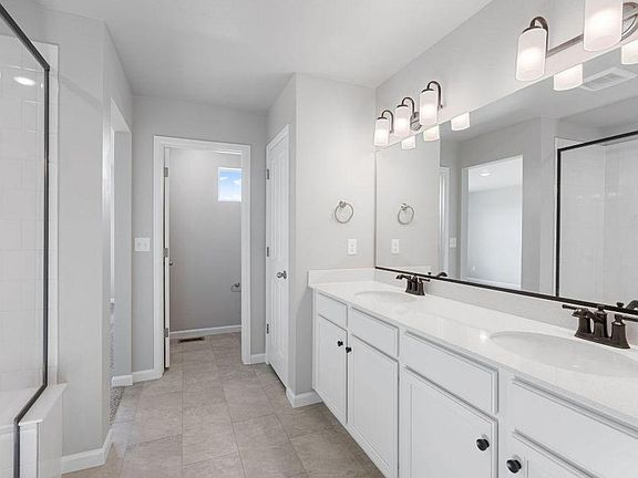 5th image of 6773 Utica Cir