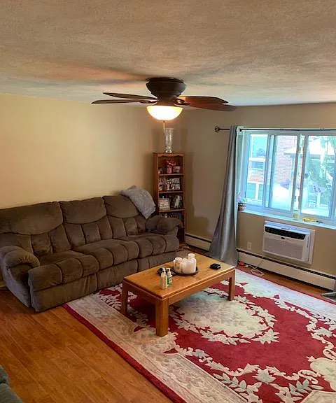 10 Bryon Rd — Photo 2