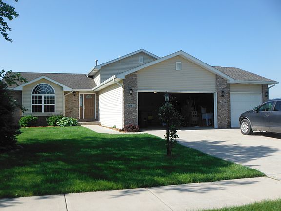 2nd image of 6887 Squirrel Creek Ave