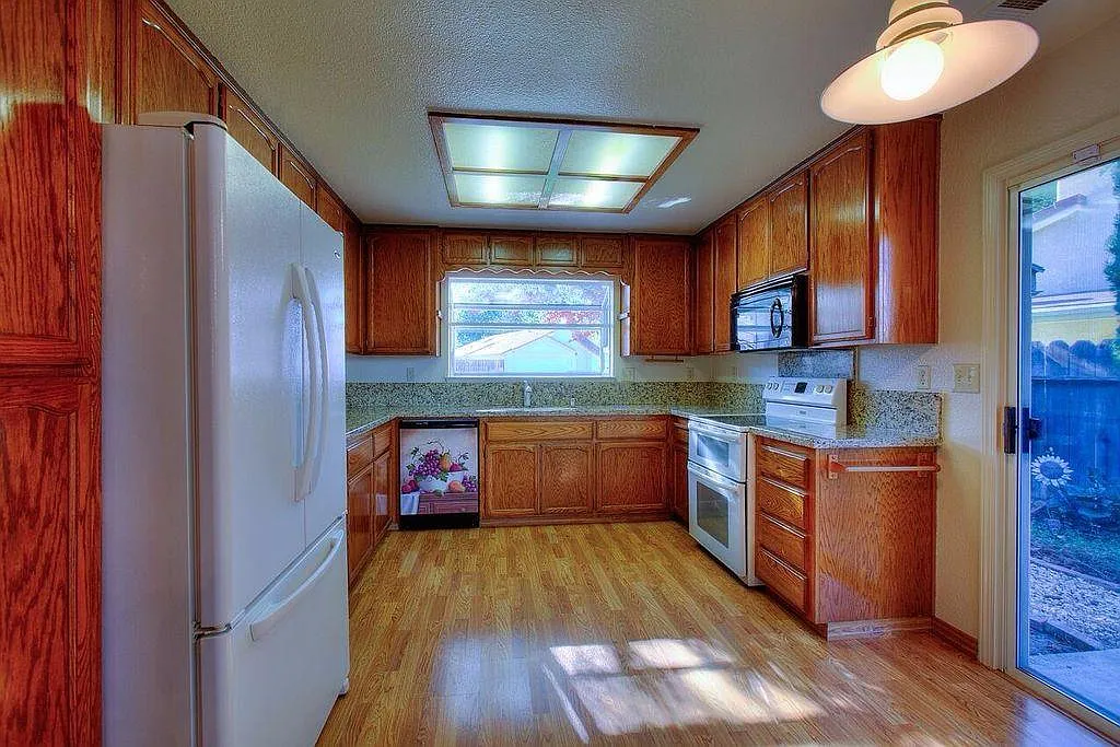 3 bed, 1700 sqft, $2,980 — Photo 2