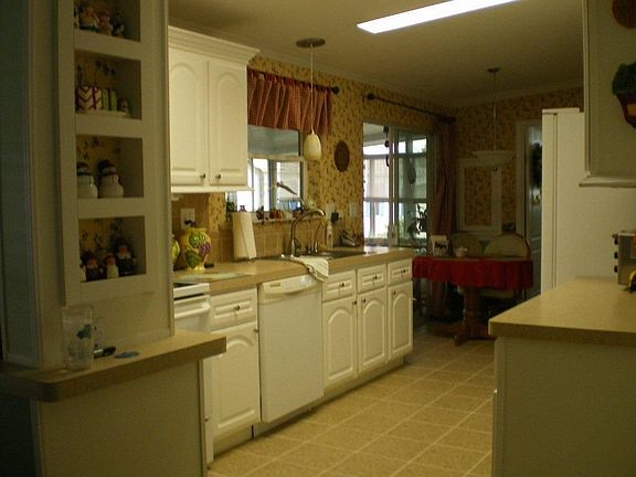 Kitchen ample cupboards