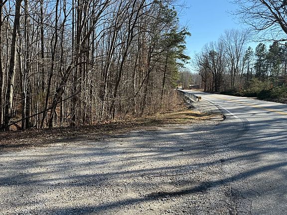 4th image of 94 Riverbend Ln