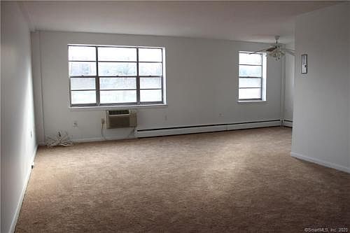 3rd image of 40 Owen St APT B3